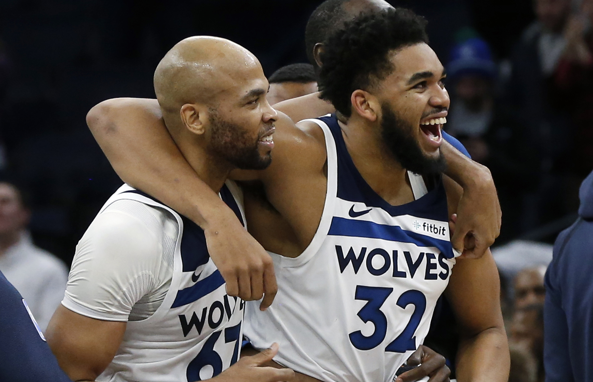 拉斯维加斯见！魔术&尼克斯率先晋级会师半决赛（魔术与尼克斯率先晋级，半决赛拉斯维加斯相会）