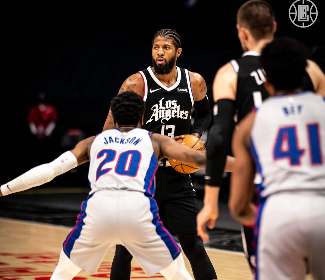 纳帅：施洛特贝克的脚肿了；萨内在欧冠和土超的数据有所提升（纳格尔斯曼：施洛特贝克脚部肿胀；萨内欧冠与土超数据上扬）