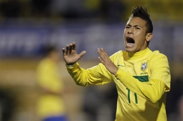 鲁媒：陈泽仕和依木兰今天抵达成都，参加U22国足的训练备战（鲁媒：陈泽仕与依木兰今日抵达成都，随U22国足展开训练备战）