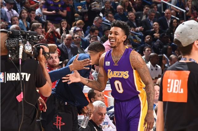 阿斯：卡马文加因肌肉疼痛未能正常训练，他整周都在单独训练（阿斯：卡马文加因肌肉不适未参加合练，本周全程个人训练）