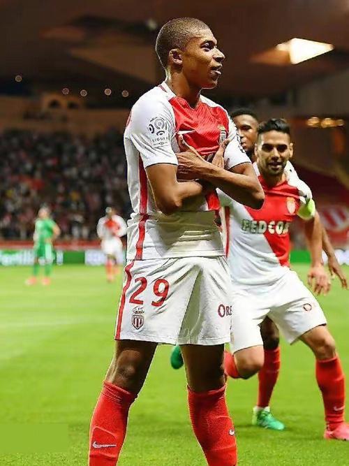 篮球勇士替补球员连续得分上双（勇士替补席连场有人得分上双）