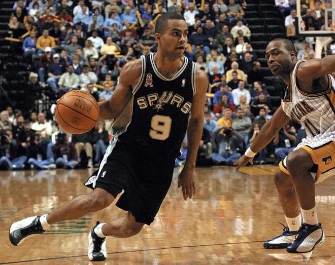 巴萨梅西进球助球队领先皇家社会（梅西破门助巴萨领先皇家社会）