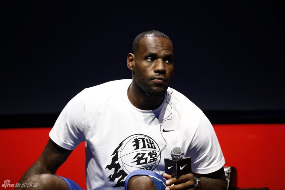 西甲战报：费尔南德斯点射制胜，十人西班牙人1-0十人巴列卡诺（西甲：费尔南德斯点球建功，10人西班牙人1-0险胜10人巴列卡诺）