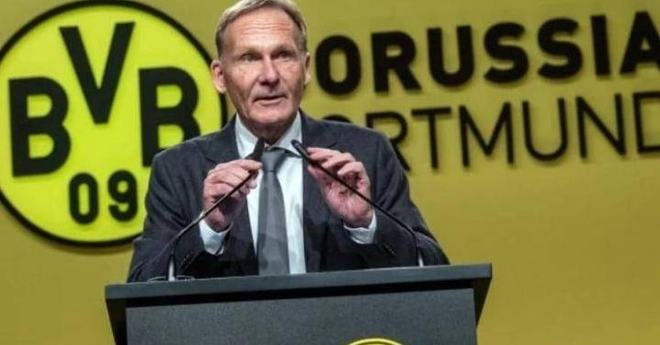 利物浦本赛季状态低迷，引援失误和阵容问题导致萨拉赫被冷宫，球队内部矛盾加剧。（利物浦赛季表现不佳：引援不当、阵容失衡致萨拉赫遭雪藏，队内矛盾升级）