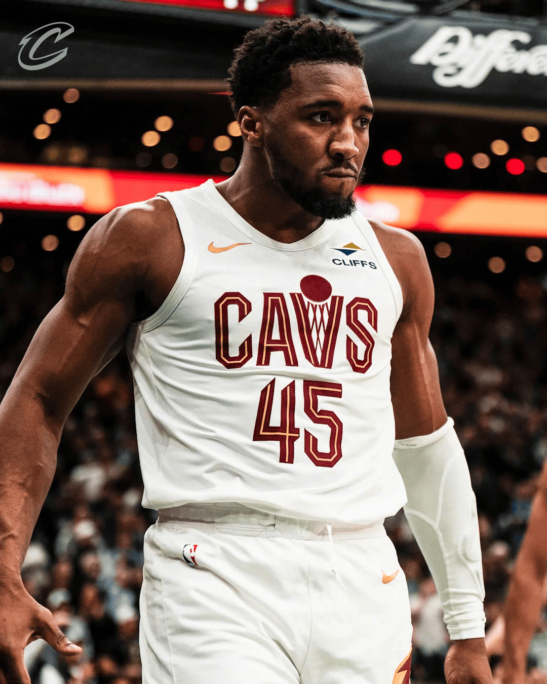 中国男篮关键时刻连丢3篮板，连续追分最后功亏一篑（关键时刻篮板三连失，中国男篮反扑到最后仍憾负）