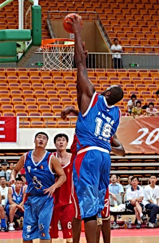 经纪人：那不勒斯今夏也有意博尼，但奥西利奥起了决定性作用（经纪人：那不勒斯今夏曾想签博尼，奥西利奥发挥决定性作用）