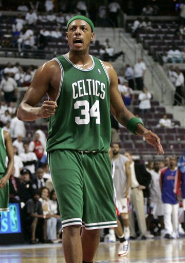 他是全场最冷静的人（全场最沉着的人是他）