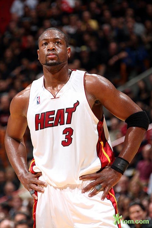 U22国足门将栾毅：少一人作战大家仍团结在一起，平局不容易（U22国足门将栾毅：少打一人仍众志成城，这一分来之不易）