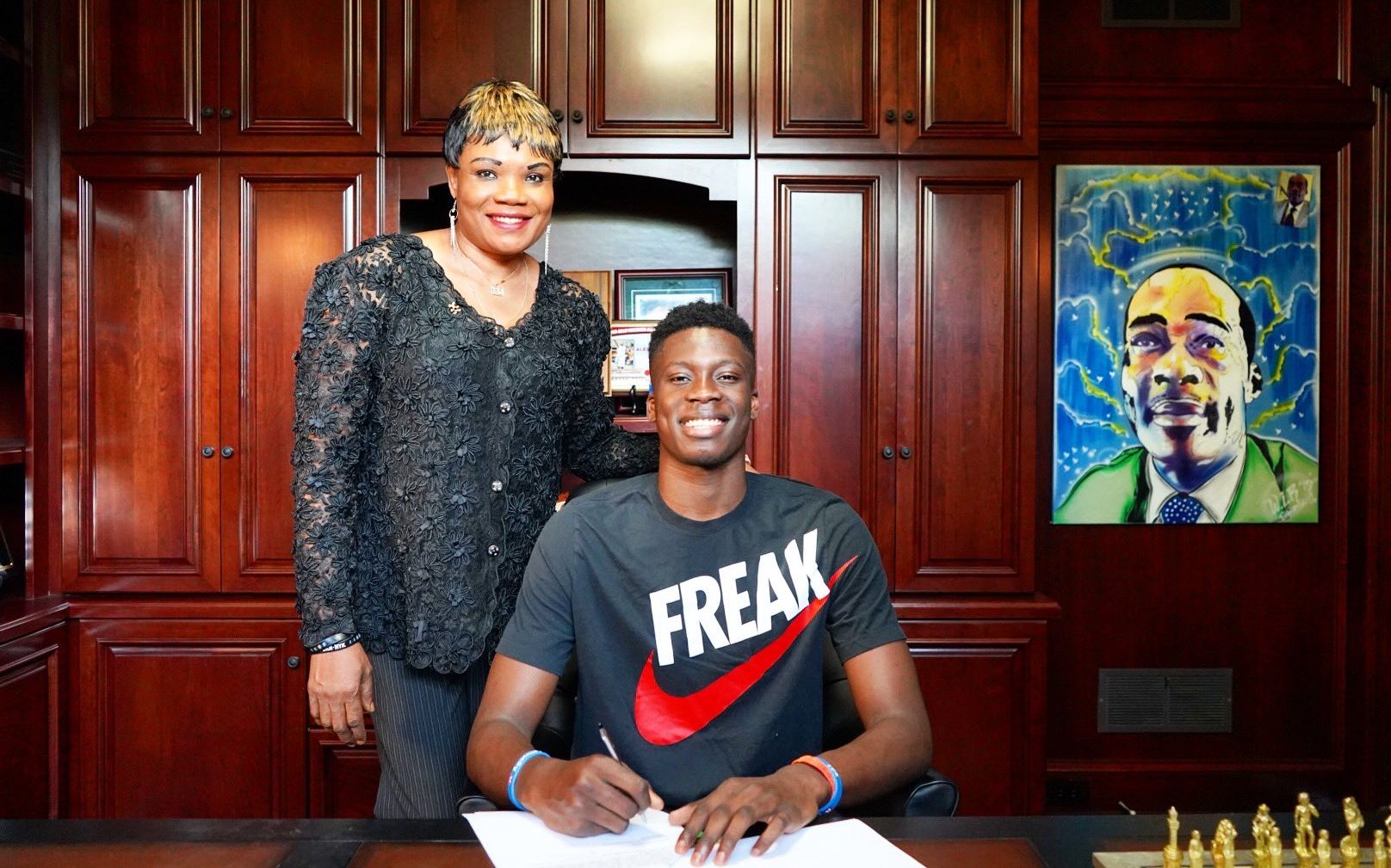 托蒂称赞穆里尼奥：绝对的顶级教练No.1，他为罗马带来冠军（托蒂盛赞穆里尼奥：教练界No.1，罗马夺冠功臣）